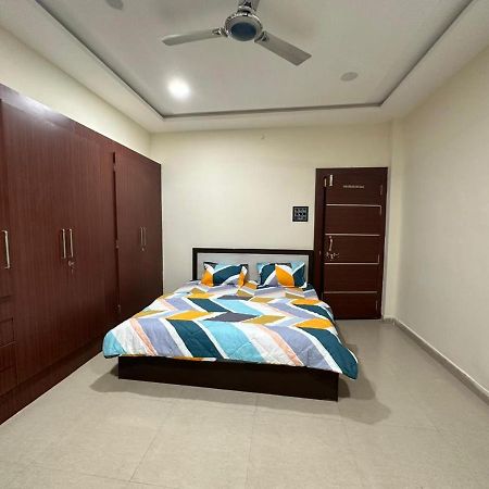 Sunrays - Unique 3Bhk In The Heart Of The City 괄리오르 외부 사진