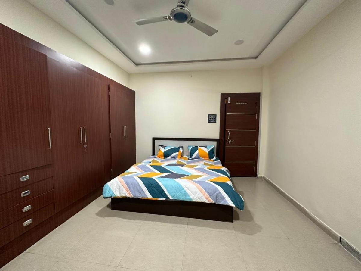 Sunrays - Unique 3Bhk In The Heart Of The City 괄리오르 외부 사진