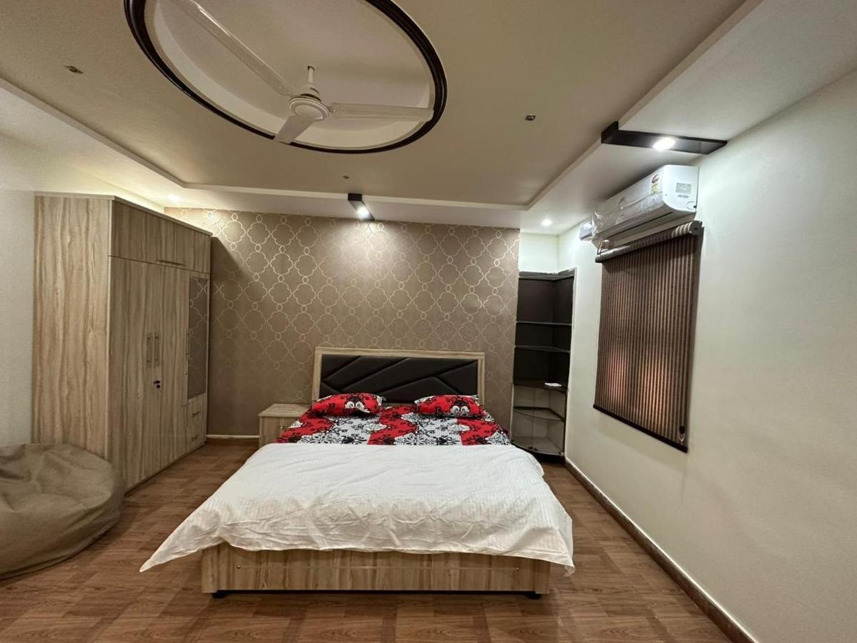 Sunrays - Unique 3Bhk In The Heart Of The City 괄리오르 외부 사진