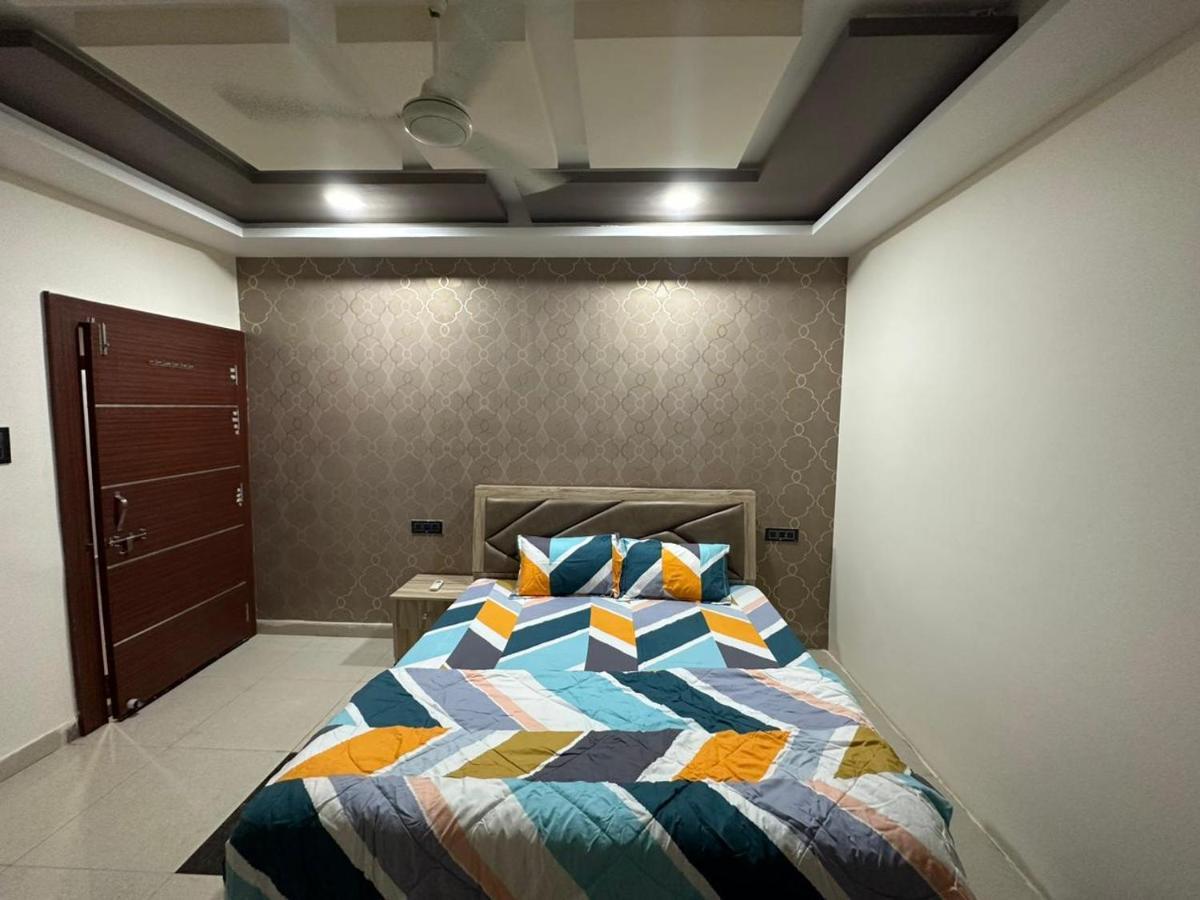 Sunrays - Unique 3Bhk In The Heart Of The City 괄리오르 외부 사진
