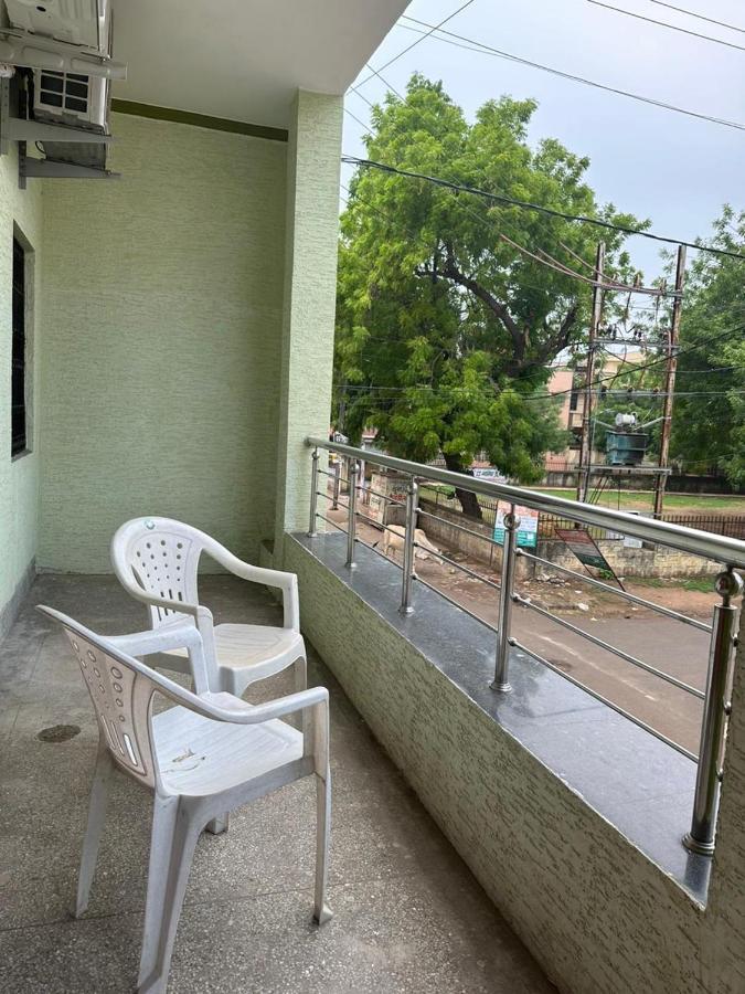 Sunrays - Unique 3Bhk In The Heart Of The City 괄리오르 외부 사진